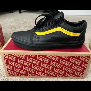 Vans (Leather Pop Size 8.0 W / 6.5 M)